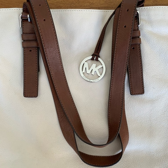 Michael Kors Leather Purse and Dust Bag - Picture 4 of 12